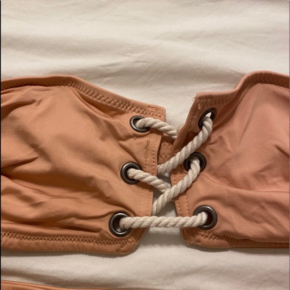 Bikini - Picture 2 of 3